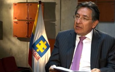ENTRE LA ESPADA Y LA PARED FISCAL MARTINEZ NEIRA