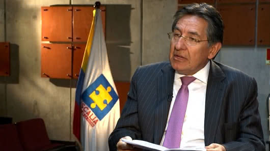 ENTRE LA ESPADA Y LA PARED FISCAL MARTINEZ NEIRA