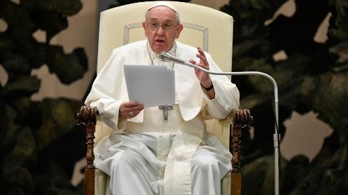 Papa Francisco resalta regularización de migrantes en Colombia