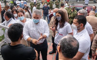 Presidente Iván Duque recorrió Cali, en medio de insultos y aplausos