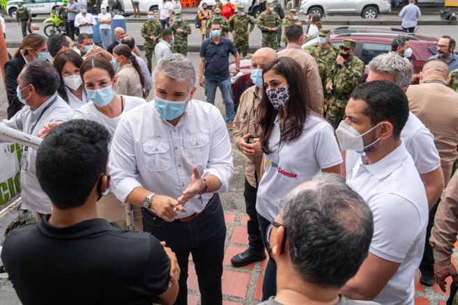 Presidente Iván Duque recorrió Cali, en medio de insultos y aplausos