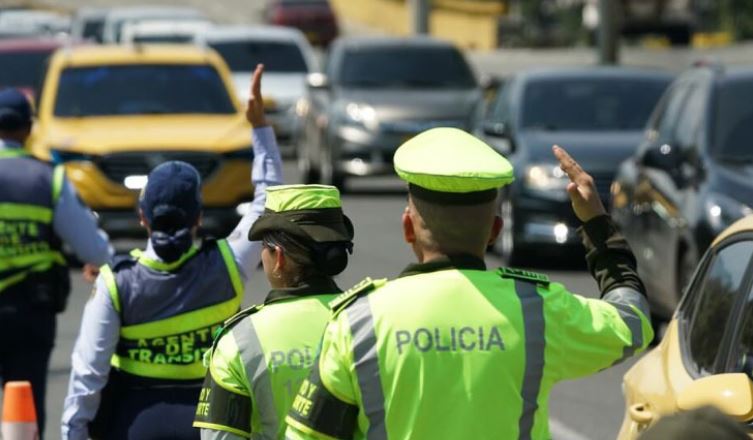 Procuraduría abre investigación por contrato de policías de transito en Cali.