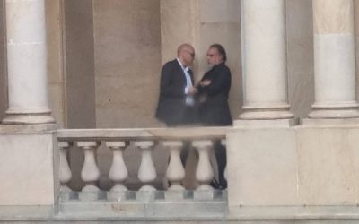 En casa de Nariño siguen como perros y gatos. Foto demuestra presencia de Xavier Vendrell