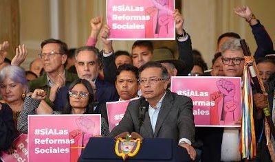 Tensión en Colombia por propuesta de Presidente Petro de consulta popular