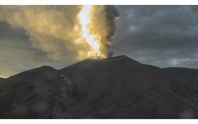 Fuerte expulsión de cenizas en el volcán Puracé genera alerta y monitoreo permanente